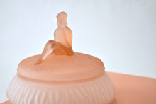 Load image into Gallery viewer, Art Deco Sitting Pretty Powder Jar