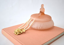 Load image into Gallery viewer, Art Deco Sitting Pretty Powder Jar