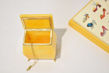 Load image into Gallery viewer, Marigold Italian Alabaster Claw-Footed Box