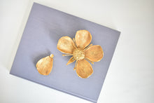 Load image into Gallery viewer, Brass &quot;Party Flower&quot; Ashtray Set and Sculpture
