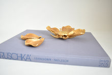 Load image into Gallery viewer, Brass &quot;Party Flower&quot; Ashtray Set and Sculpture
